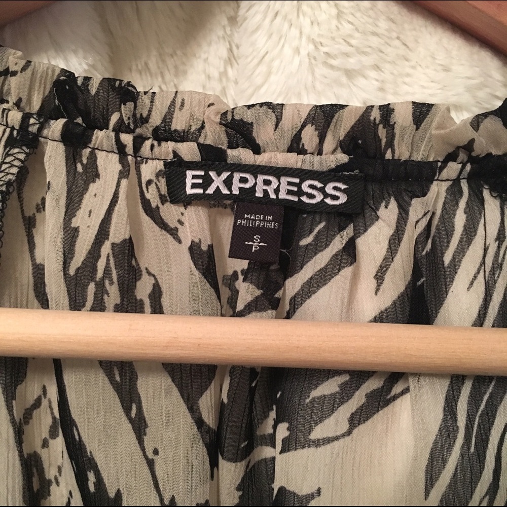 Express Blouse - Picture 5 of 5